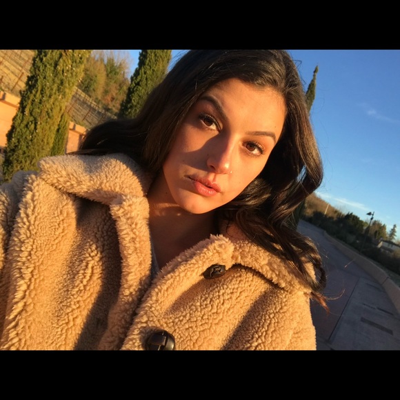 Meet your Posher, Maria - Picture 1 of 1